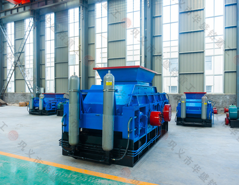 對輥制砂機(jī)型號時產(chǎn)300噸有哪些，鵝卵石制沙機(jī)一臺價格多少？